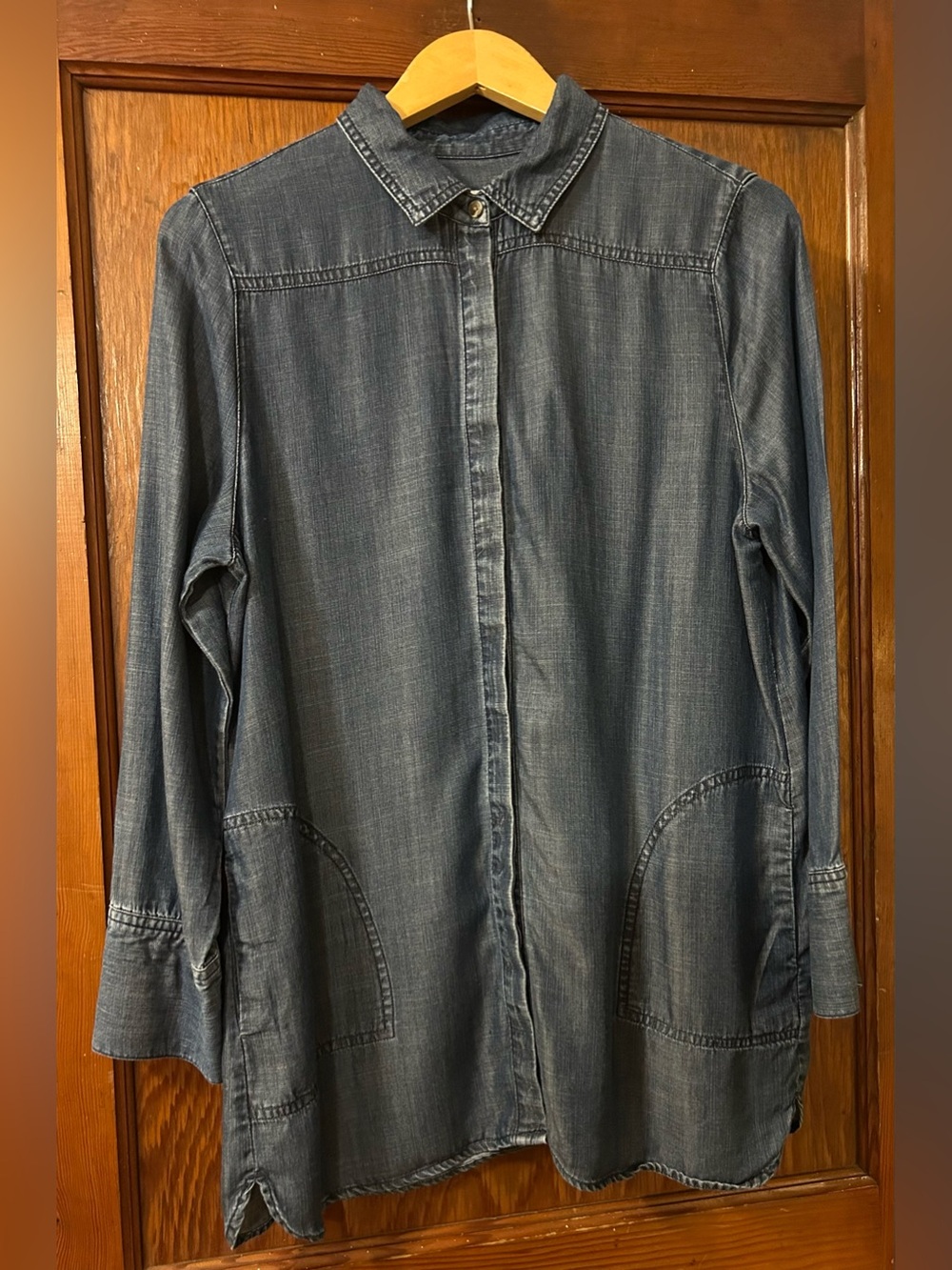 Chico's: Blue Chambray Button-Up Shirt, Collared, Pockets, Size: 1.5 (US 10)